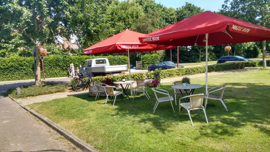 Café Hiernaast