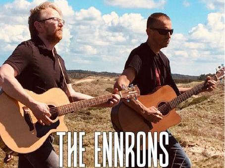 The Ennrons in de Muziektent tijdens de markt