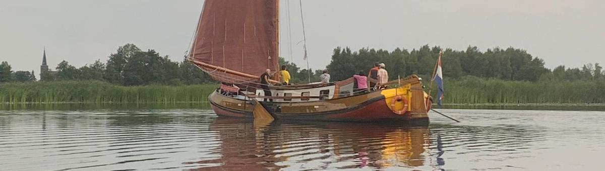 Skûtsjesilen op de Nieuwkoopse  Plassen met de  Nooit Volmaakt