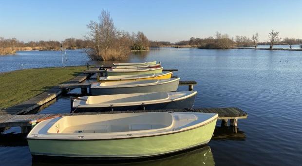 Elektroboten bij jachthaven Zuideinde