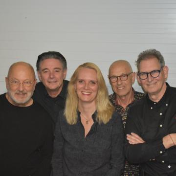 Zondag 14 december 15:00 - 17:30 uur uur Muziekcafé met Nancy en de Dreesband